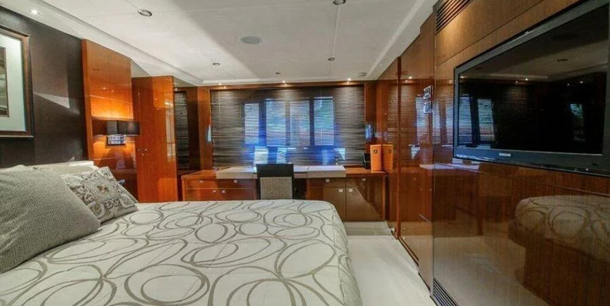 Princess 72 Flybridge - 4 + 1 cab.