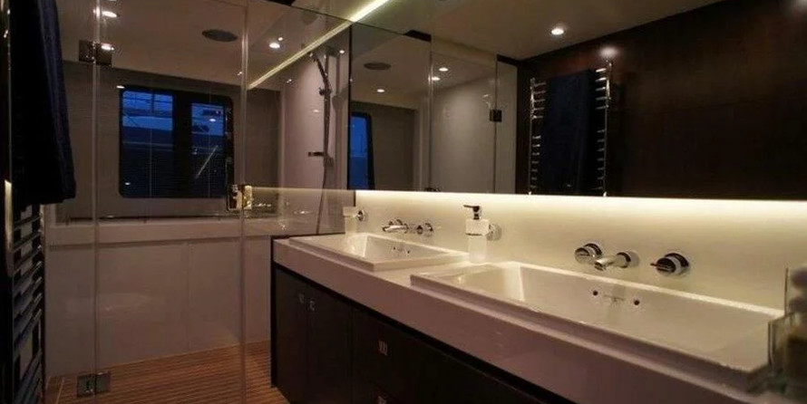 Princess 72 Flybridge - 4 + 1 cab.