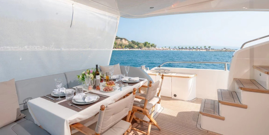 Princess 72 Flybridge - 4 + 1 cab.