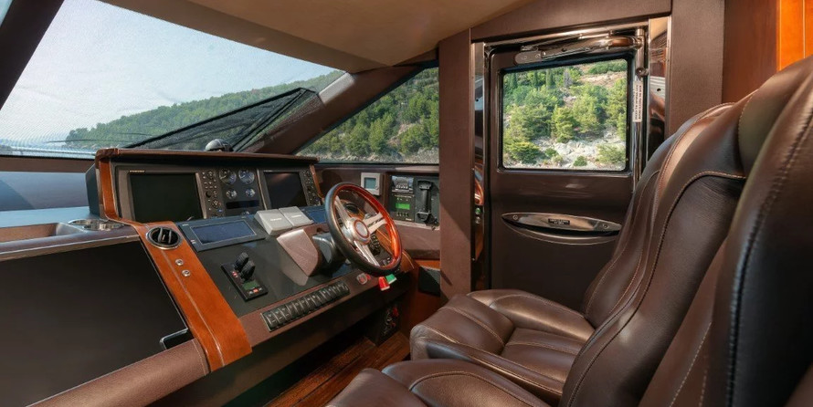 Princess 72 Flybridge - 4 + 1 cab.