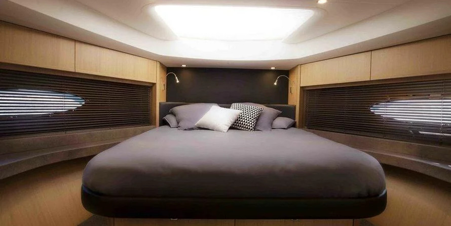 Princess 72 Flybridge - 4 + 1 cab.