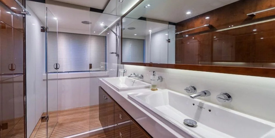 Princess 72 Flybridge - 4 + 1 cab.