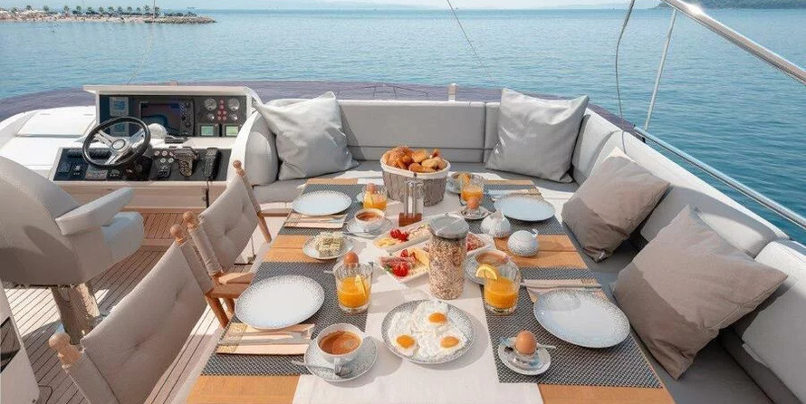 Princess 72 Flybridge - 4 + 1 cab.