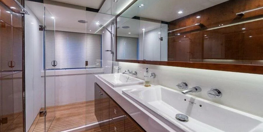 Princess 72 Flybridge - 4 + 1 cab.