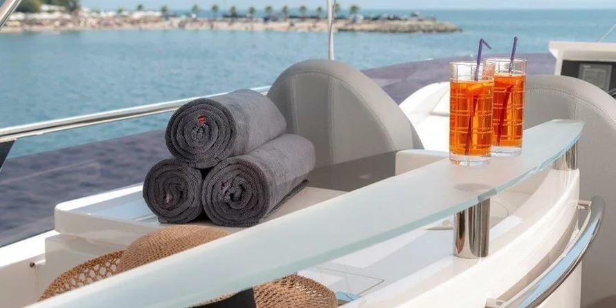 Princess 72 Flybridge - 4 + 1 cab.