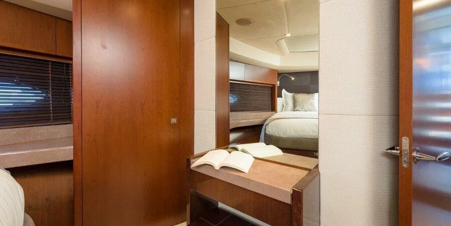 Princess 72 Flybridge - 4 + 1 cab.