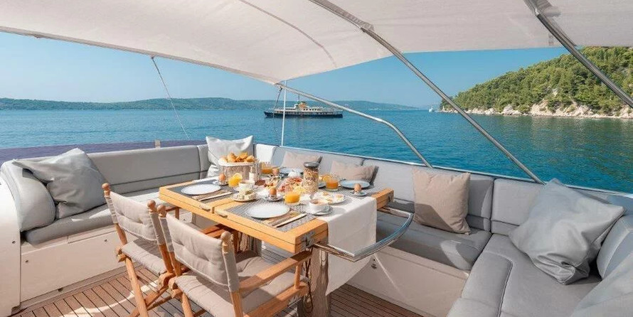 Princess 72 Flybridge - 4 + 1 cab.