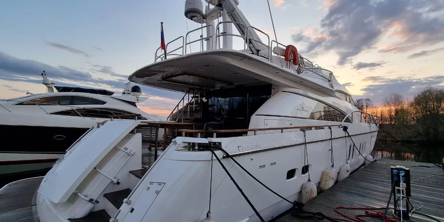 Fairline 74 Squadron