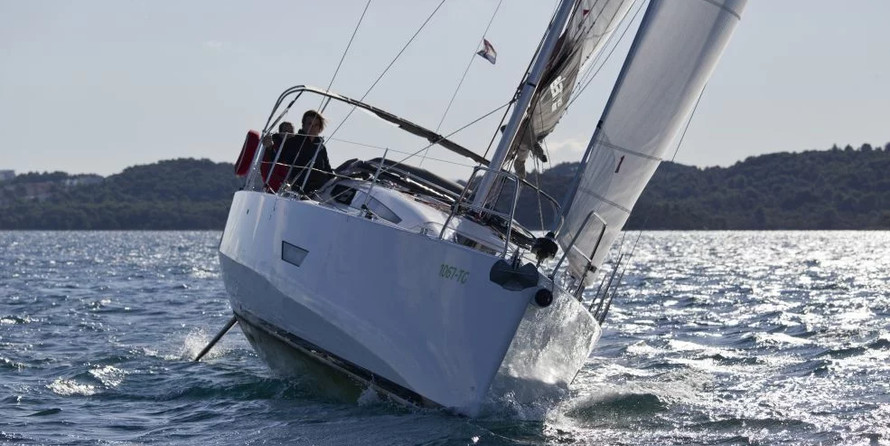 Elan E4