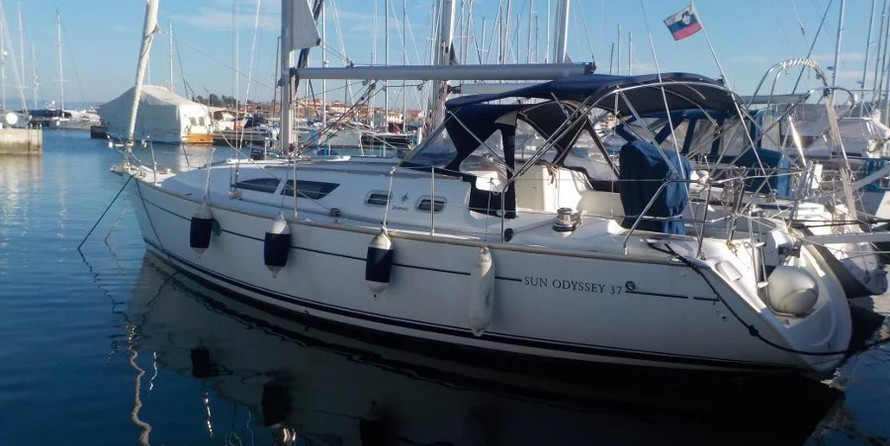 Sun Odyssey 37