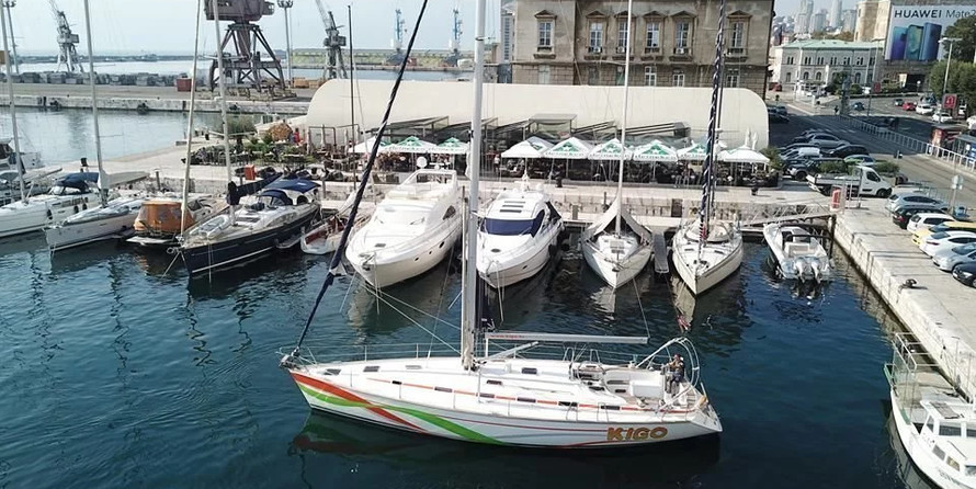 Bavaria 49