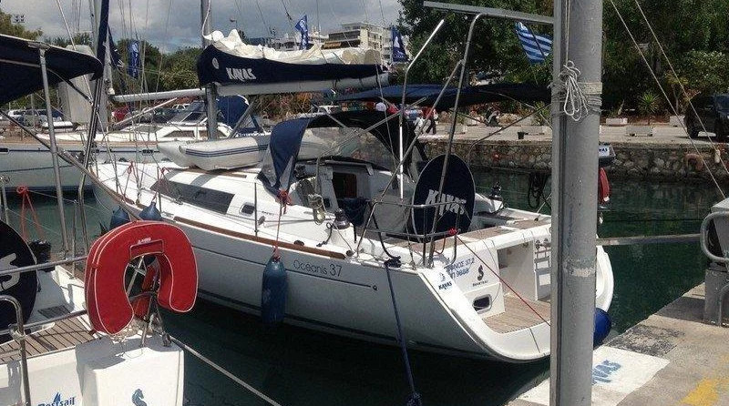 Beneteau Oceanis 37