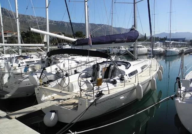 Salona 44