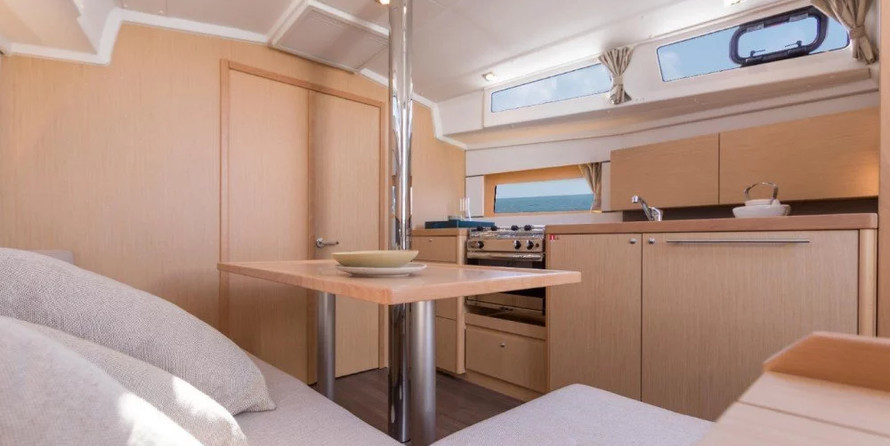 Beneteau Oceanis 38.1