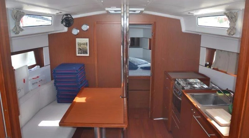 Beneteau Oceanis 38.1