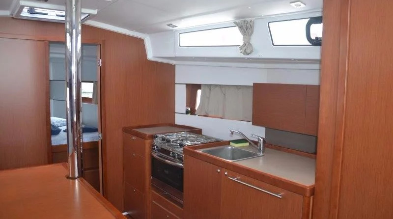 Beneteau Oceanis 38.1