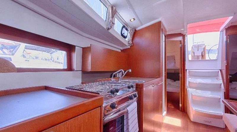Beneteau Oceanis 38.1