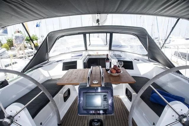 Hanse 415