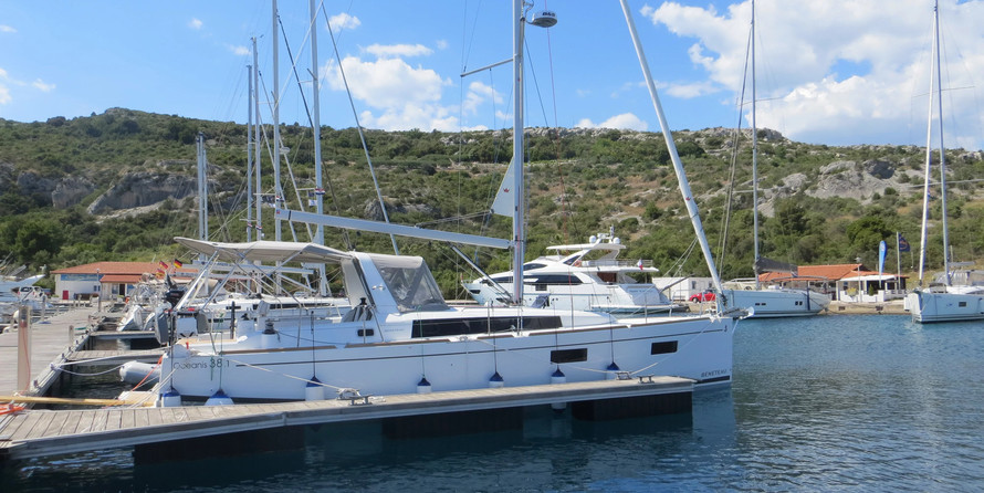 Beneteau Oceanis 38.1