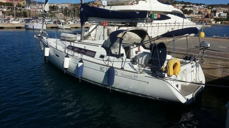 Beneteau Oceanis 37