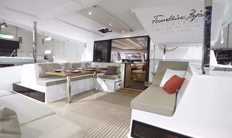 Fountaine Pajot Lucia 40