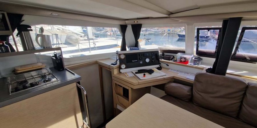 Fountaine Pajot Lucia 40