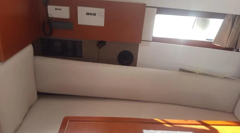 Beneteau Oceanis 38.1