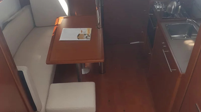 Beneteau Oceanis 38.1