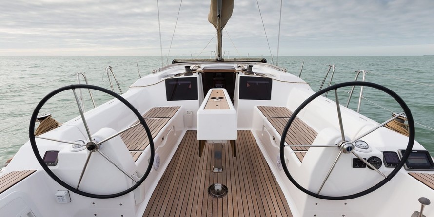 Dufour 382