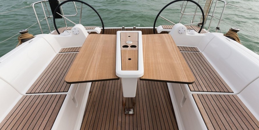 Dufour 382