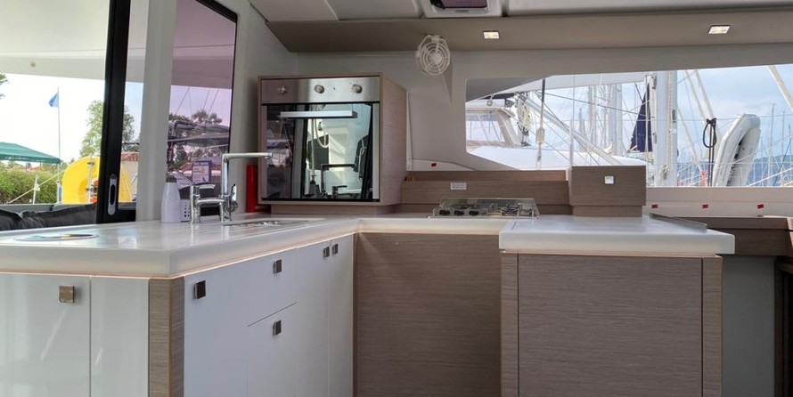 Fountaine Pajot Astréa 42