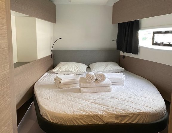 Fountaine Pajot Astréa 42