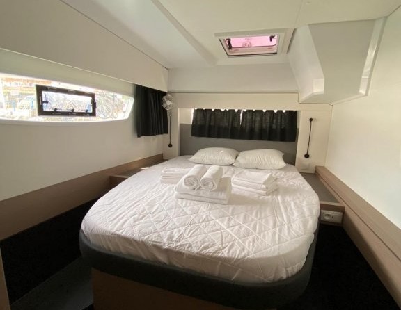 Fountaine Pajot Astréa 42