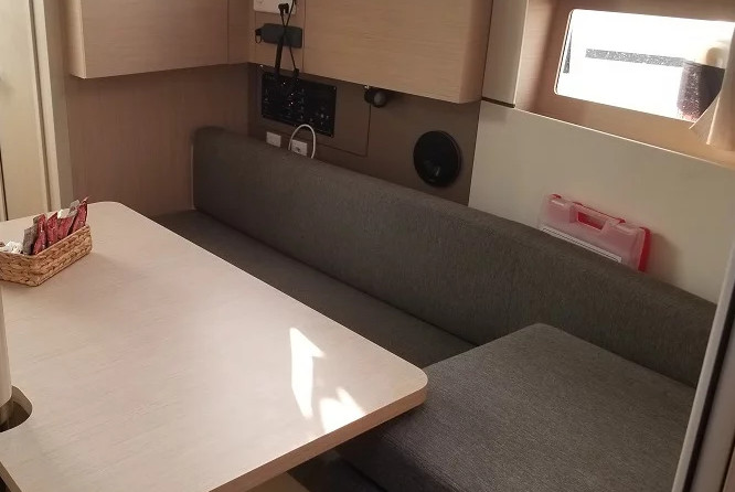 Beneteau Oceanis 38.1
