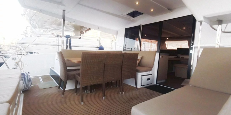 Fountaine Pajot Lucia 40