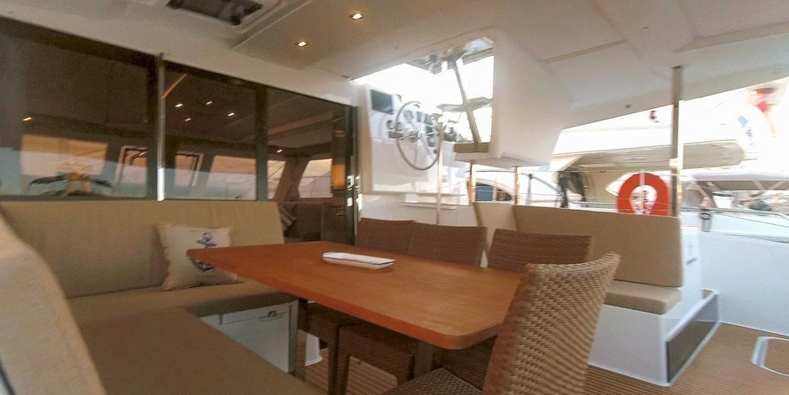 Fountaine Pajot Lucia 40