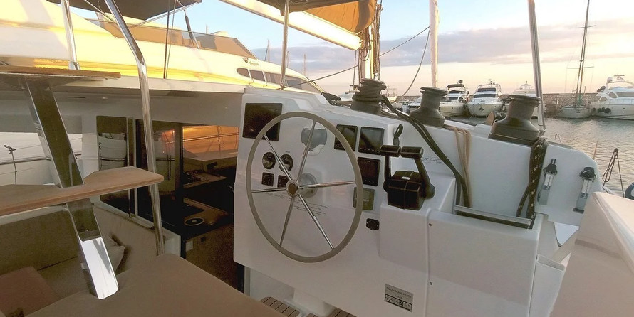 Fountaine Pajot Lucia 40