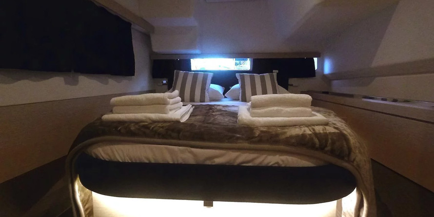 Fountaine Pajot Lucia 40