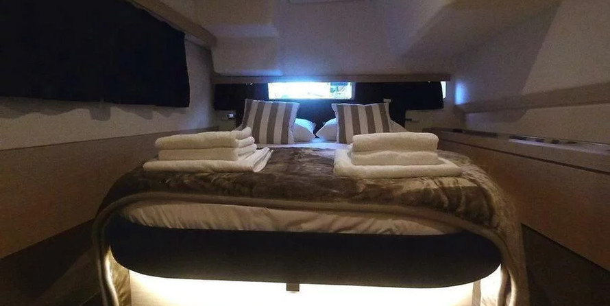 Fountaine Pajot Lucia 40