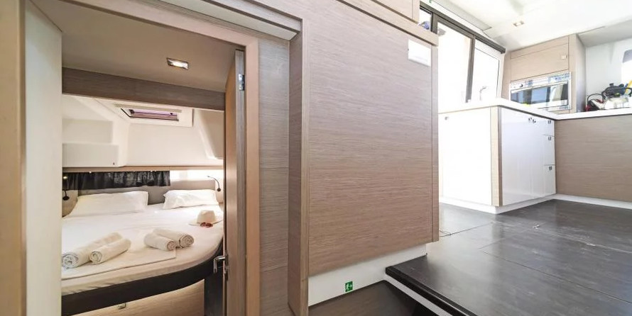 Fountaine Pajot Lucia 40