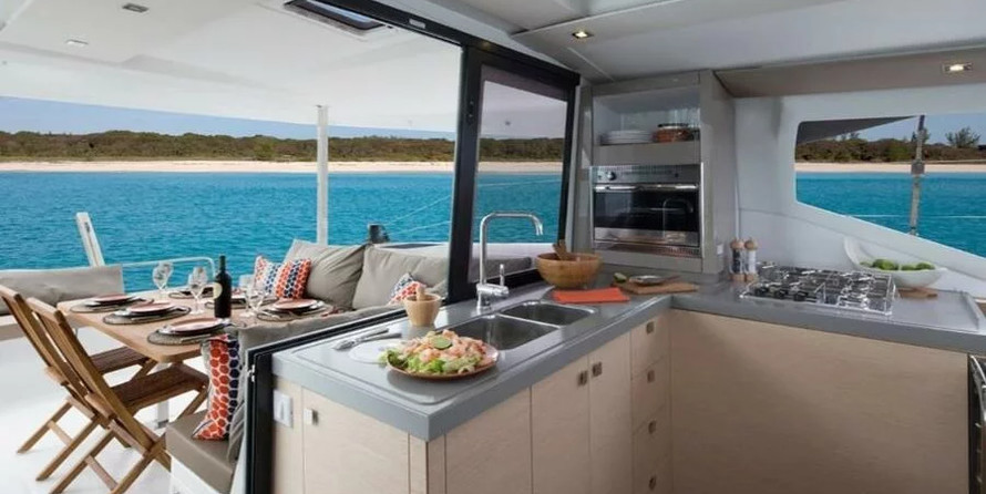 Fountaine Pajot Lucia 40