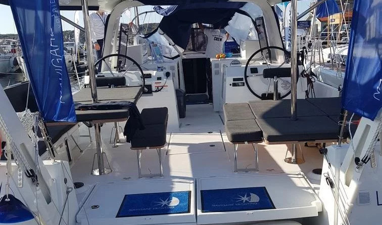 Sun Loft 47 - 6+1 cab.