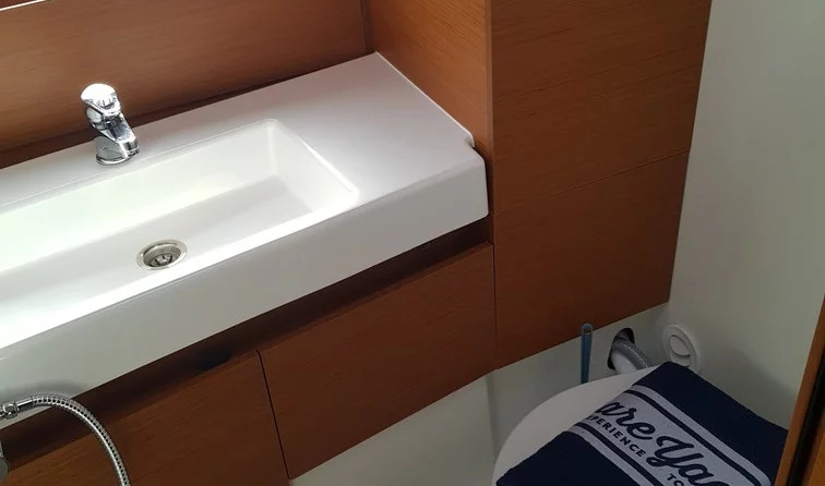 Sun Loft 47 - 6+1 cab.