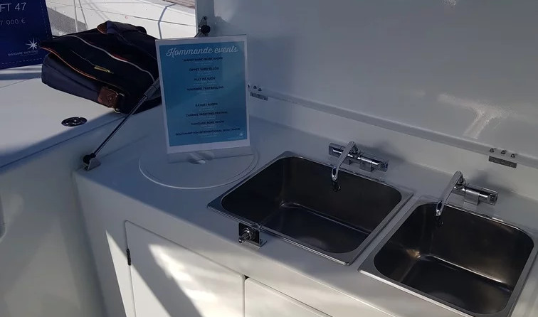 Sun Loft 47 - 6+1 cab.