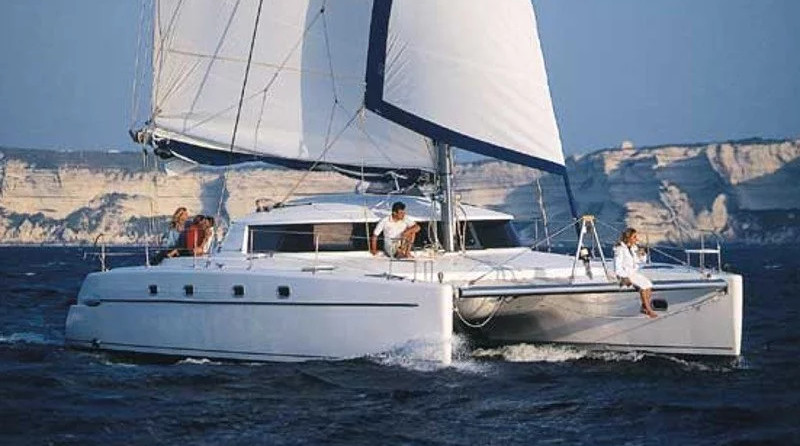 Fountaine pajot belize 43