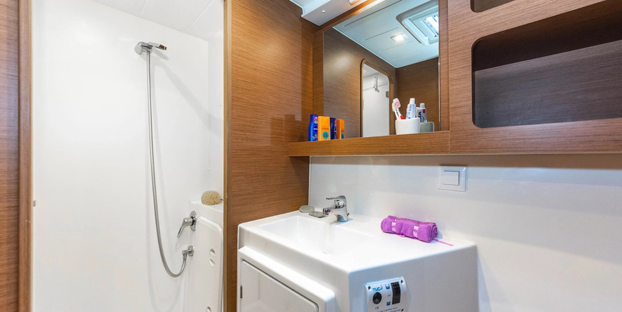 Lagoon 42 - 4 + 2 cab.