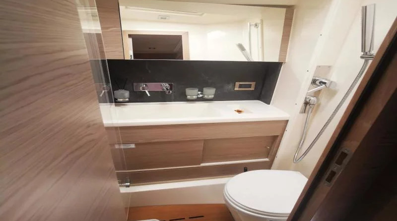 Hanse 548