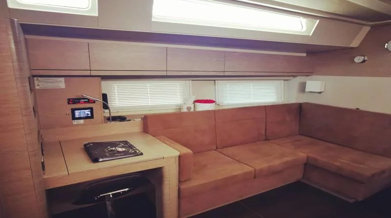 Hanse 548