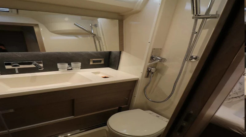 Hanse 548