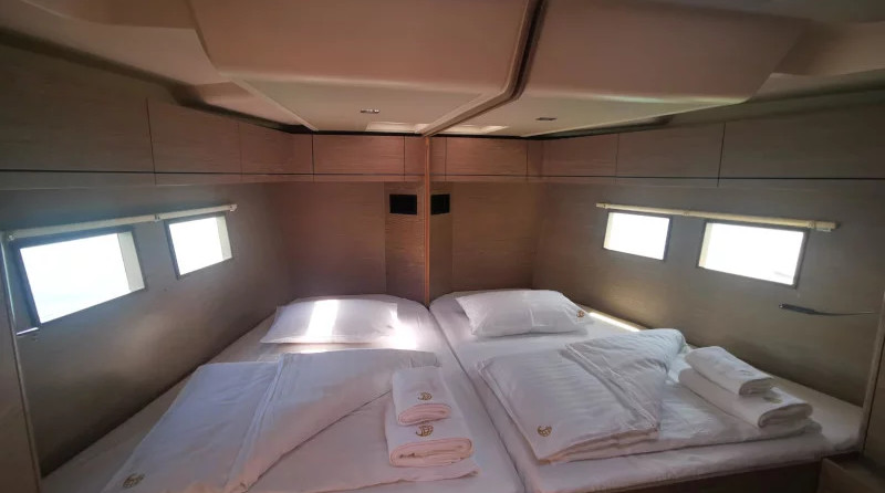 Hanse 548